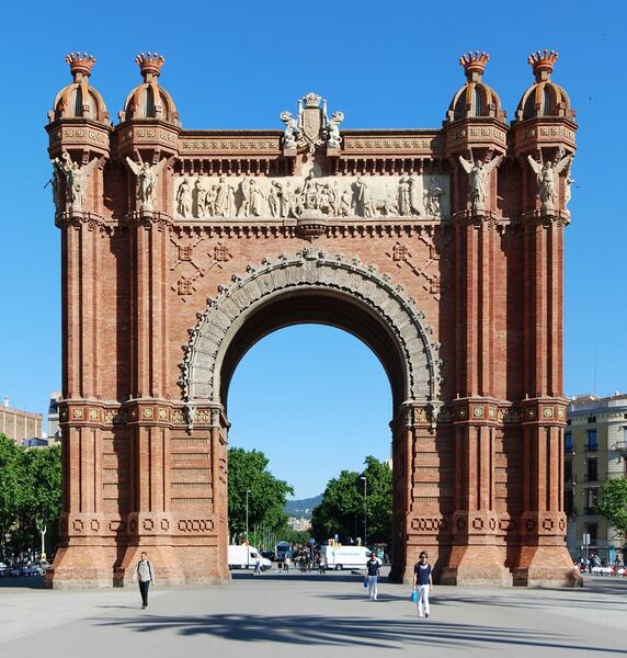 File:Arc de Triomf Barcelona 2013.jpg