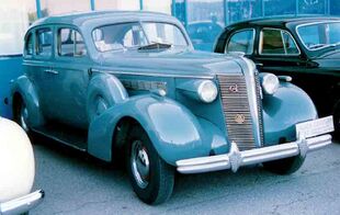 Buick Century 4-Dorrars Sedan 1937.jpg
