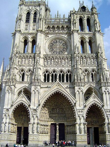 File:Cathedral of Amiens front.jpg