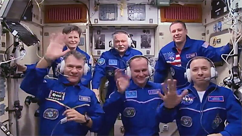 File:Expedition 52 welcoming ceremony.jpg