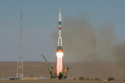 Expedition 57 Launch (NHQ201810110004).jpg