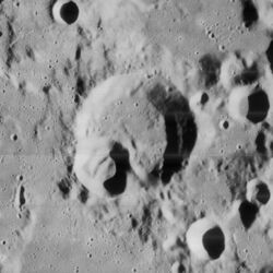 Lacroix crater 4160 h2 h3.jpg
