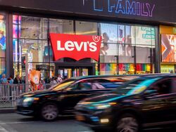 Levi's Storefront (48105830541).jpg