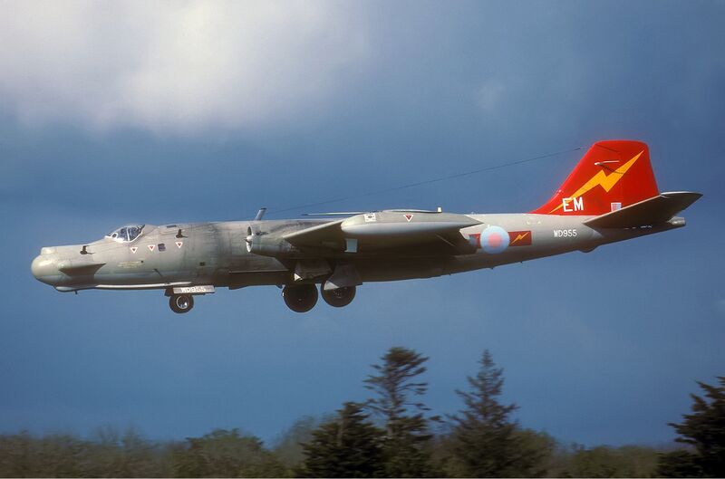 File:RAF English Electric Canberra T17A Lofting-1.jpg