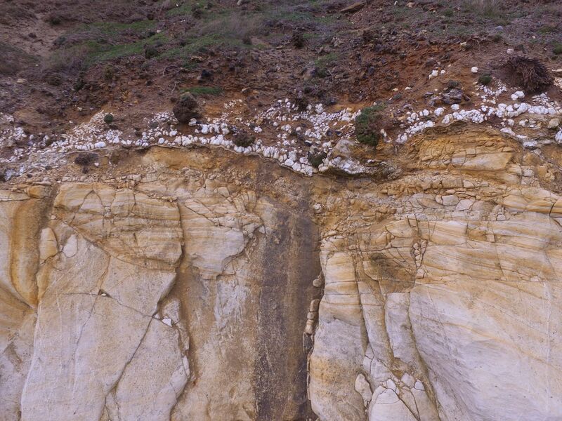 File:Aluminite outcrop at Newhaven Cliffs.JPG