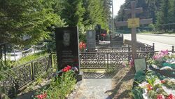Grave Suchkova.JPG