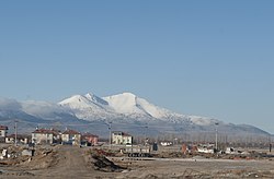 Karaman Karadağ in distance 2248.jpg