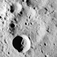 Koval'skiy crater AS15-M-2220.jpg