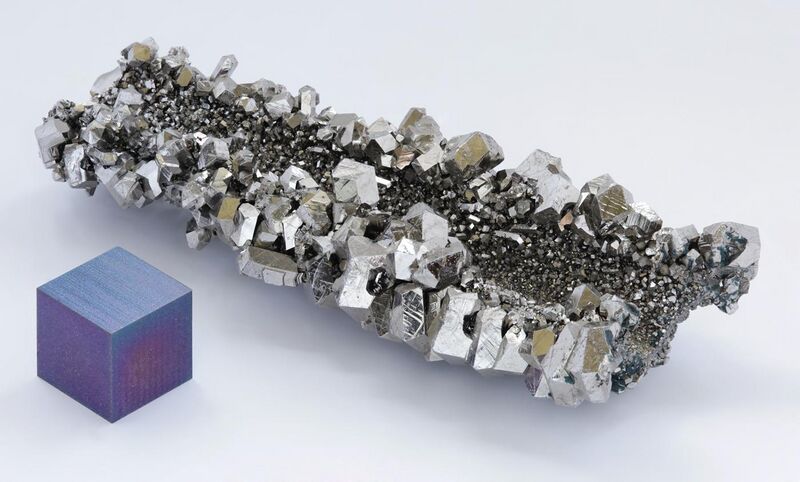 File:Niobium crystals and 1cm3 cube.jpg