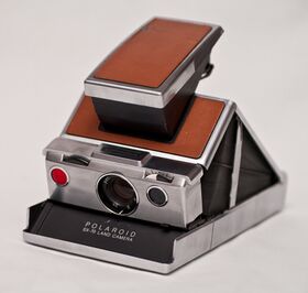 Polaroid SX-70 (4462345243).jpg