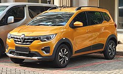 2021 Renault Triber RXZ (Indonesia) front view.jpg