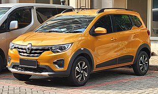 2021 Renault Triber RXZ (Indonesia) front view.jpg