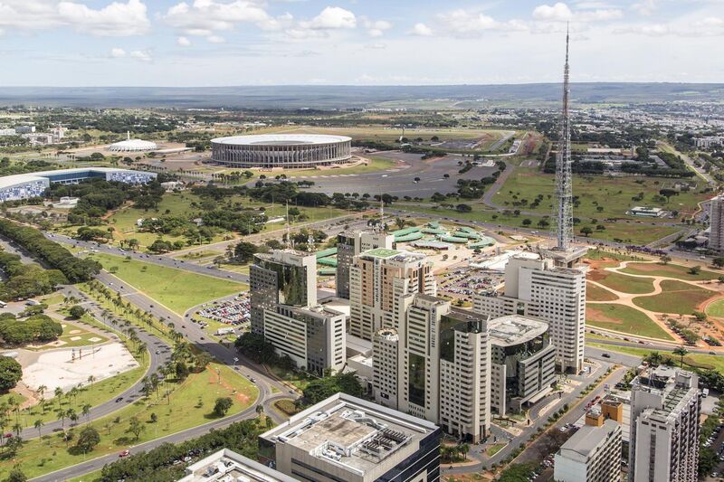 File:Brasilia aerea torredetveixomonumental.jpg
