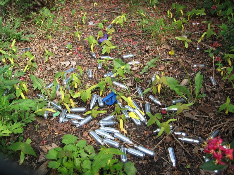 File:Nitrous oxide whippits used recreationally as a drug by Dutch youngsters near a school, Utrecht, 2017 - 1.jpg