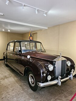 Rolls-Royce Phantom V State Limousine in the Sandringham Motor Museum.jpg