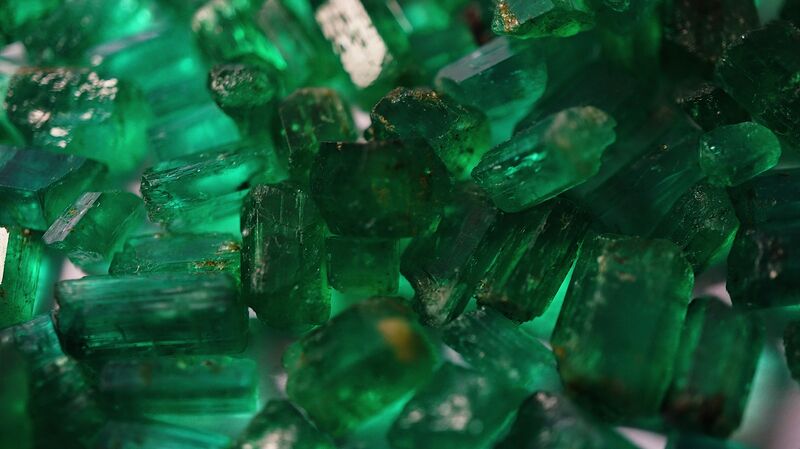 File:Rough emerald crystals from Panjshir Valley Afghanistan.jpg