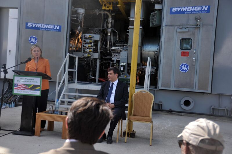File:Secretary Clinton Delivers Remarks at the Symbion Power Plant.jpg