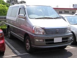 Toyota-Regius-1st 1999-front.jpg