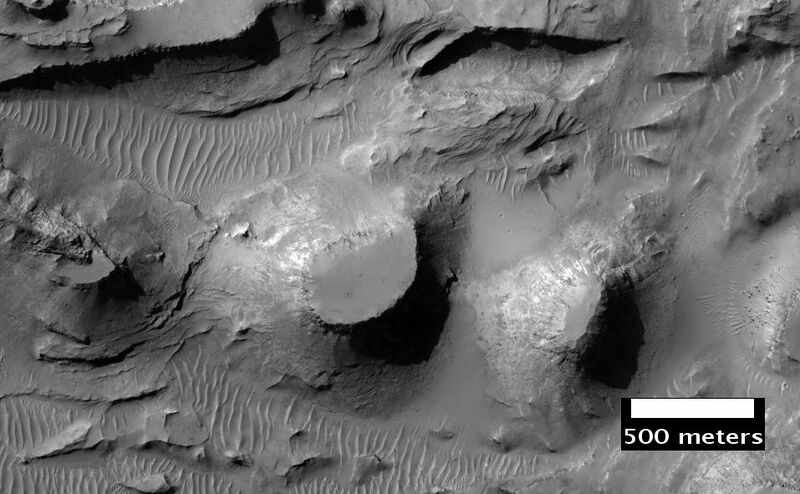 File:Bouguercraterhirise.jpg