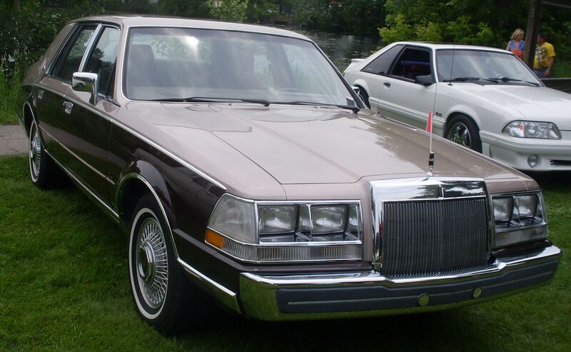 File:Lincoln Continental (Auto classique St-Bruno-De-Montarville VAQ '13).JPG