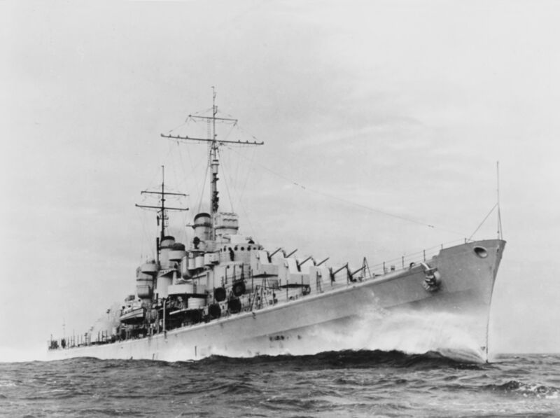 File:USS Atlanta (CL-51) steaming at high speed, circa in November 1941 (NH 57455).jpg