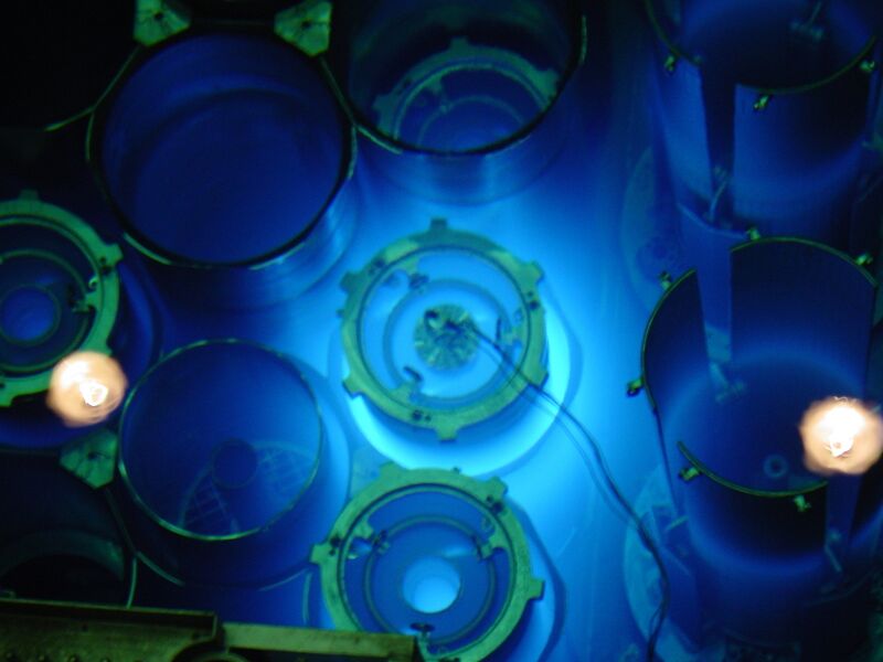 File:High Flux Isotope Reactor Gamma Blue Glow.jpg