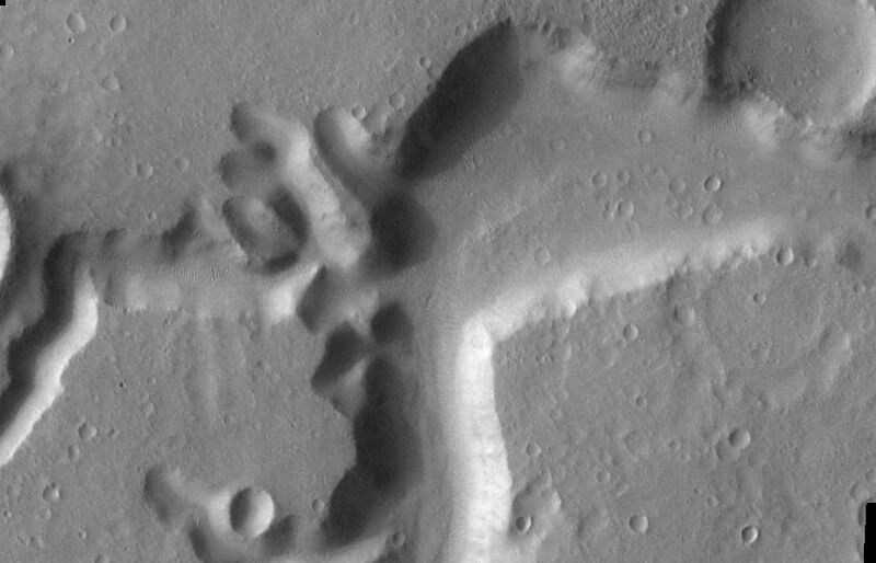 File:Nanedi Valles Close-up.JPG