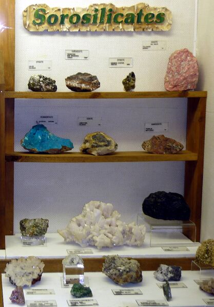 File:Sorosilicates exhibit, Museum of Geology, South Dakota.jpg
