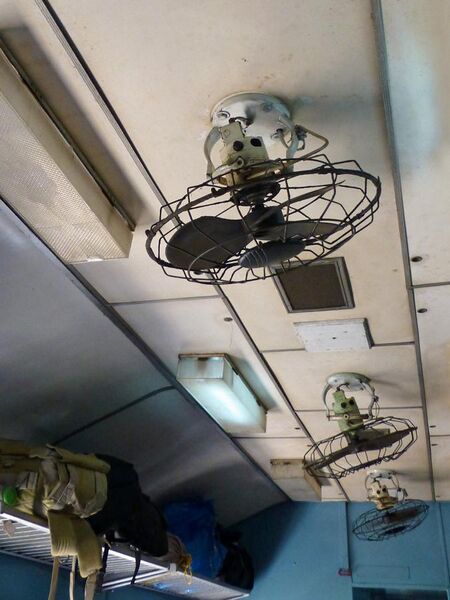 File:Ventilateurs de train-Sri Lanka (2).jpg
