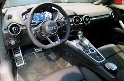2014 Audi TT Coupé 2.0 TFSI quattro S tronic 169 kW Interieur virtual cockpit.jpg