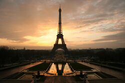 Eiffel tower at dawn horizontal.jpg