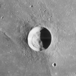 Galilaei crater 4162 h2.jpg