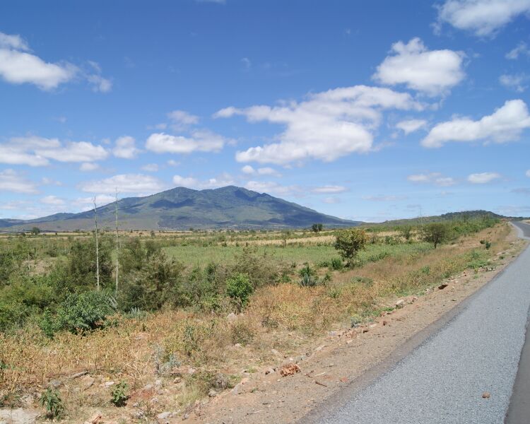 File:Mt Kwahara, Babati.jpg