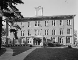 Old Main, Iowa Wesleyan College.jpg