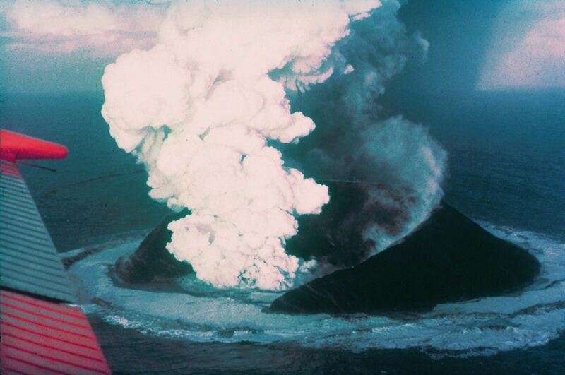 File:Surtsey eruption 1963.jpg
