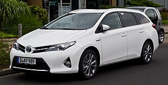 Toyota Auris Touring Sports Hybrid Executive (II) – Frontansicht, 25. August 2013, Düsseldorf.jpg