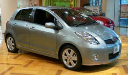 2005 Toyota Vitz 03.jpg