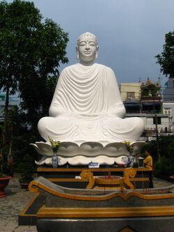 Buddha statue Giac Lam.jpg