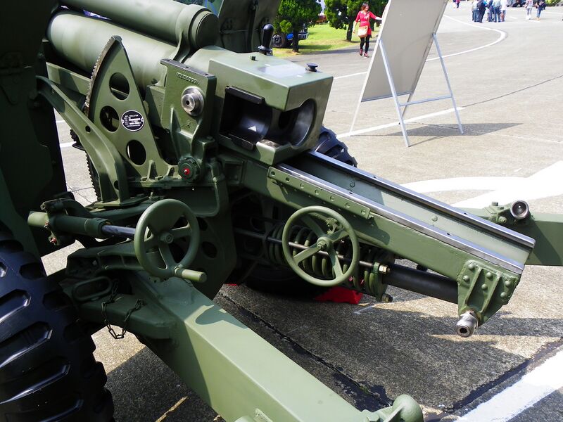 File:M101A1 Howitzer Breech and Carriage 20121013a.jpg