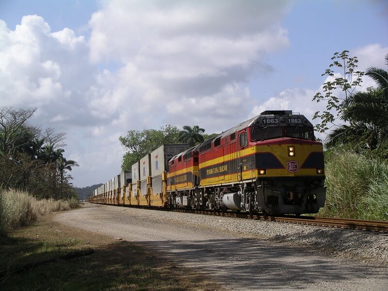 File:Panama Canal Railway - Container Train.JPG