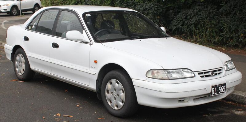 File:1993-1996 Hyundai Sonata (Y3) GLE sedan (23684766980).jpg