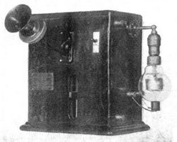 First vacuum tube AM radio transmitter.jpg