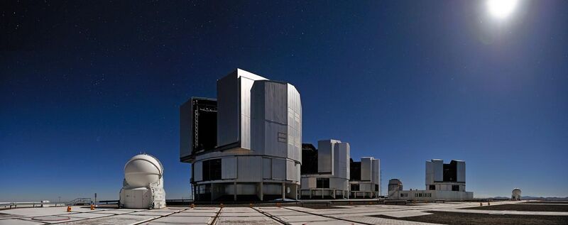 File:Four VLT Unit Telescopes Working as One.jpg