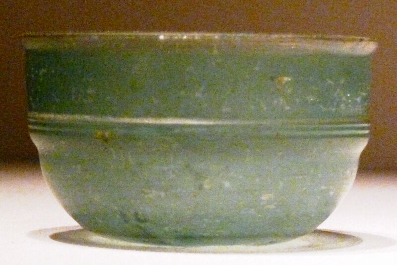 File:Green glass Roman cup unearthed at Eastern Han tomb, Guixian, China.jpg