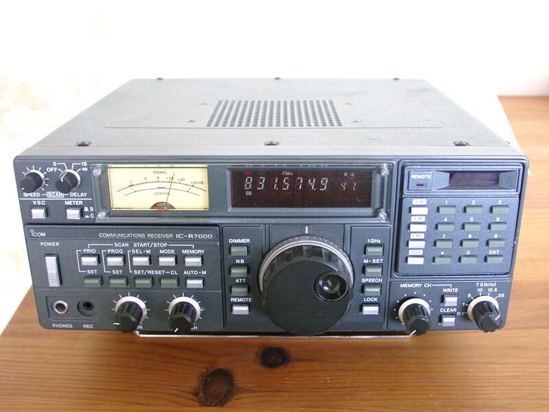 File:Icom IC-R7000 radio receiver.jpg