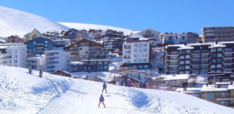 File:La Parva, centro de esquí (2011D2021A).jpg