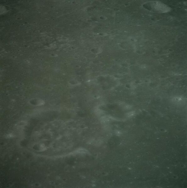 File:Burnham crater AS16-119-19030.jpg