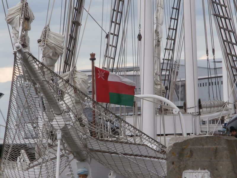 File:Shabab Oman Ensign Tallinn 21 July 2013.JPG