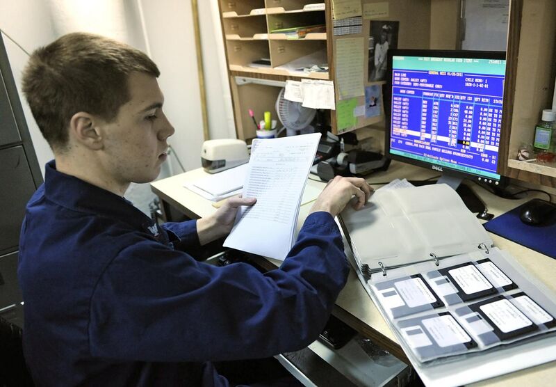 File:US Navy 110129-N-7676W-152 Culinary Specialist 3rd Class John Smith uses the existing DOS-based food service management system aboard the aircraft.jpg