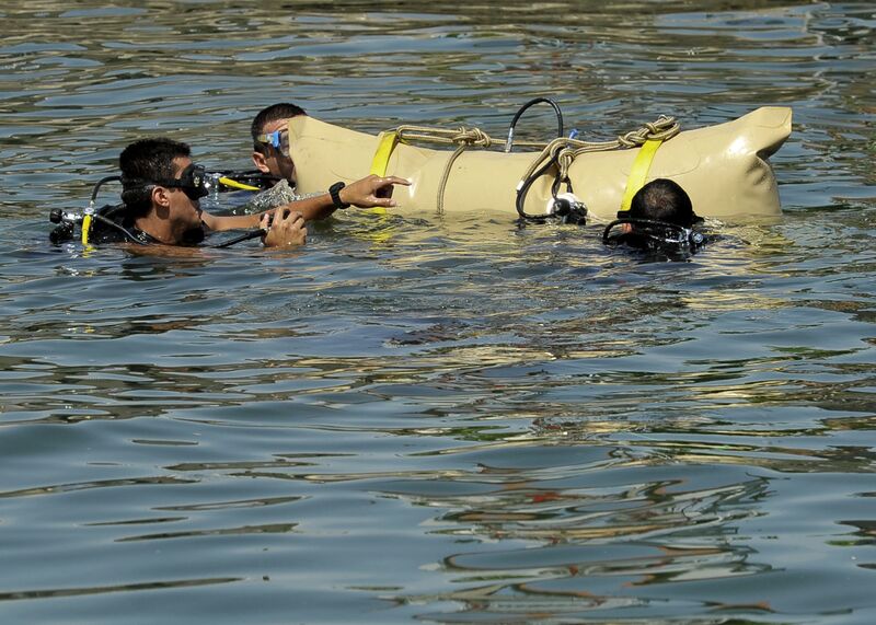 File:US Navy 110727-N-KB666-084 Navy Diver 3rd Class Bryan Myers, left, assists divers assigned to the Guatemala navy in lift bag procedures.jpg